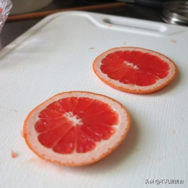 葡萄柚气泡饮，入口有炸裂感，感觉劲爆