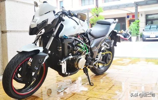 19款SYM新车发布,搭载ZXR400引擎,超炫涡*大轮**灯指纹启动