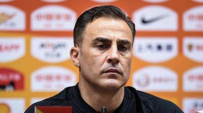 自信过度就是自负，恒大已连续一个半月没有赢球了，卡帅需担责任