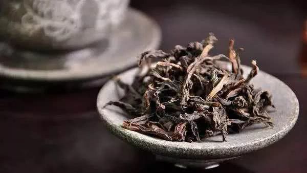 为什么喝茶会出现口干舌燥,为什么喝茶会口干口臭