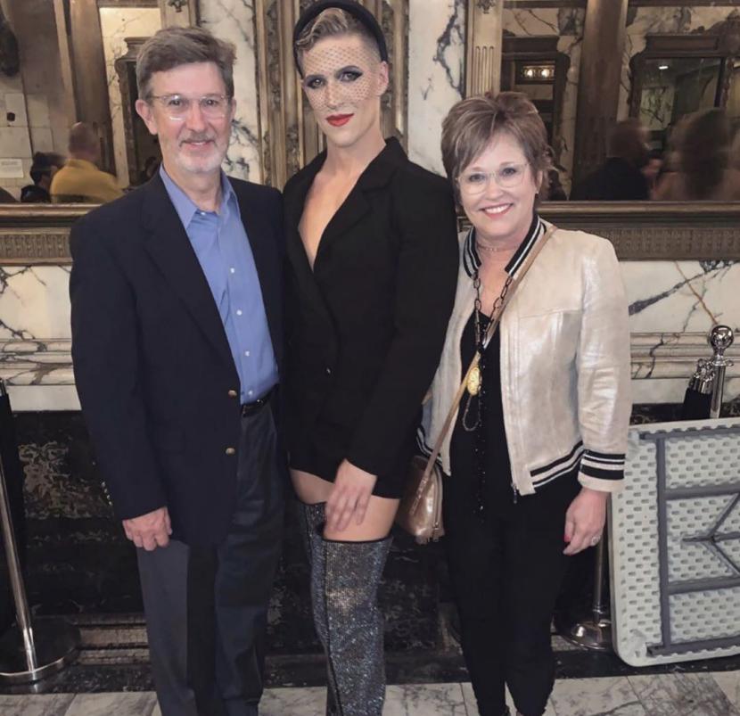 是辣眼还是个性？女性内衣品牌请肌肉男当模特，网友直呼：毁三观