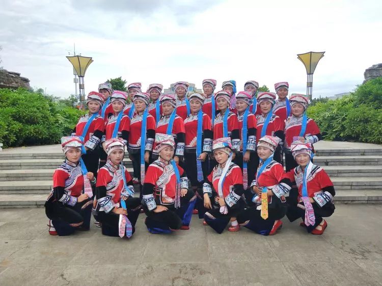 阿哲歌舞《绣嫁妆》赏析