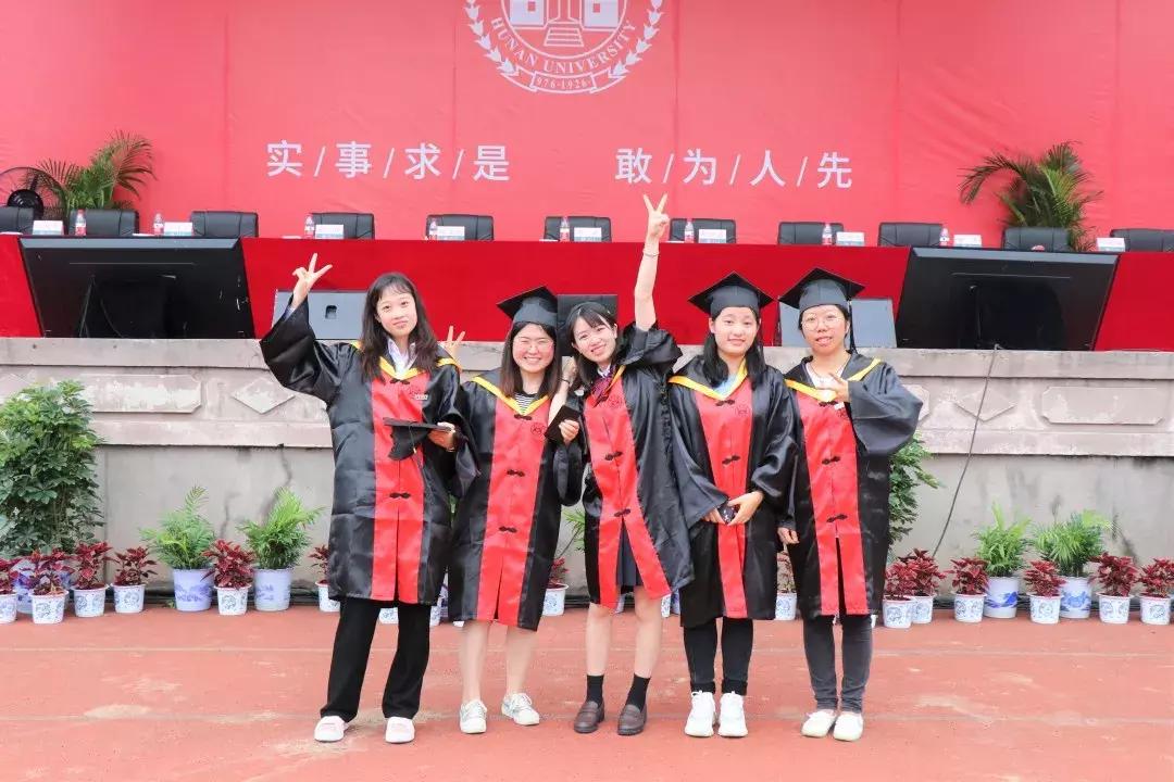 毕业啦难舍难分,毕业啦很舍不得离开