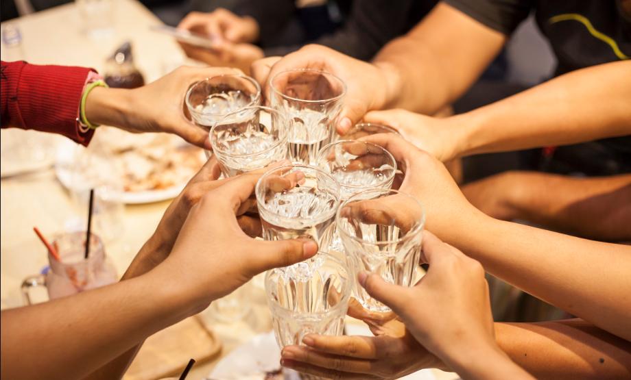 酒桌上有深度的敬酒词,各地比较接地气的酒桌敬酒词