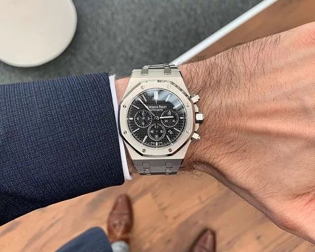 戴天梭力洛克开什么车,戴天梭表开大众车