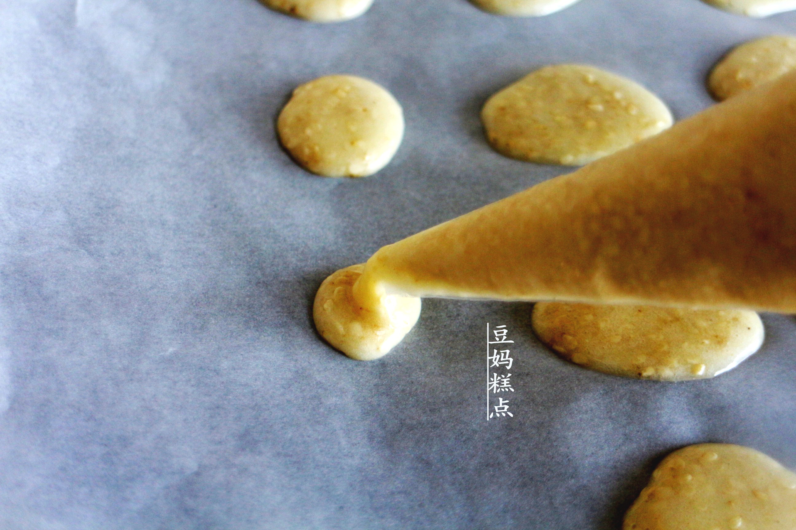 怎么在家做简单的芝麻薄饼,芝麻面糊饼怎么做