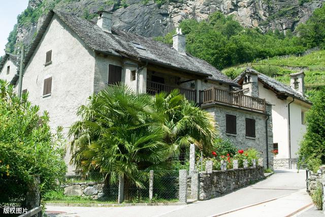 农村的房子户口迁走了还能继承吗,父母村里的房子子女是否可以继承