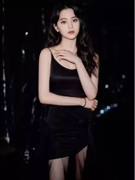 跟着欧阳娜娜拍校服写真,虞书欣欧阳娜娜赵露思鞠婧祎白鹿