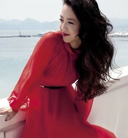 发质干枯毛躁头油头皮屑多,头发护肤的正确方法