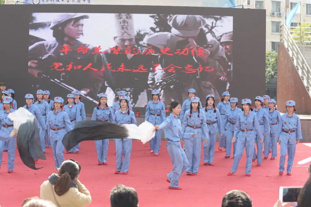 机器人在技能大赛上尬舞,世界机器人舞冠军挑战赛