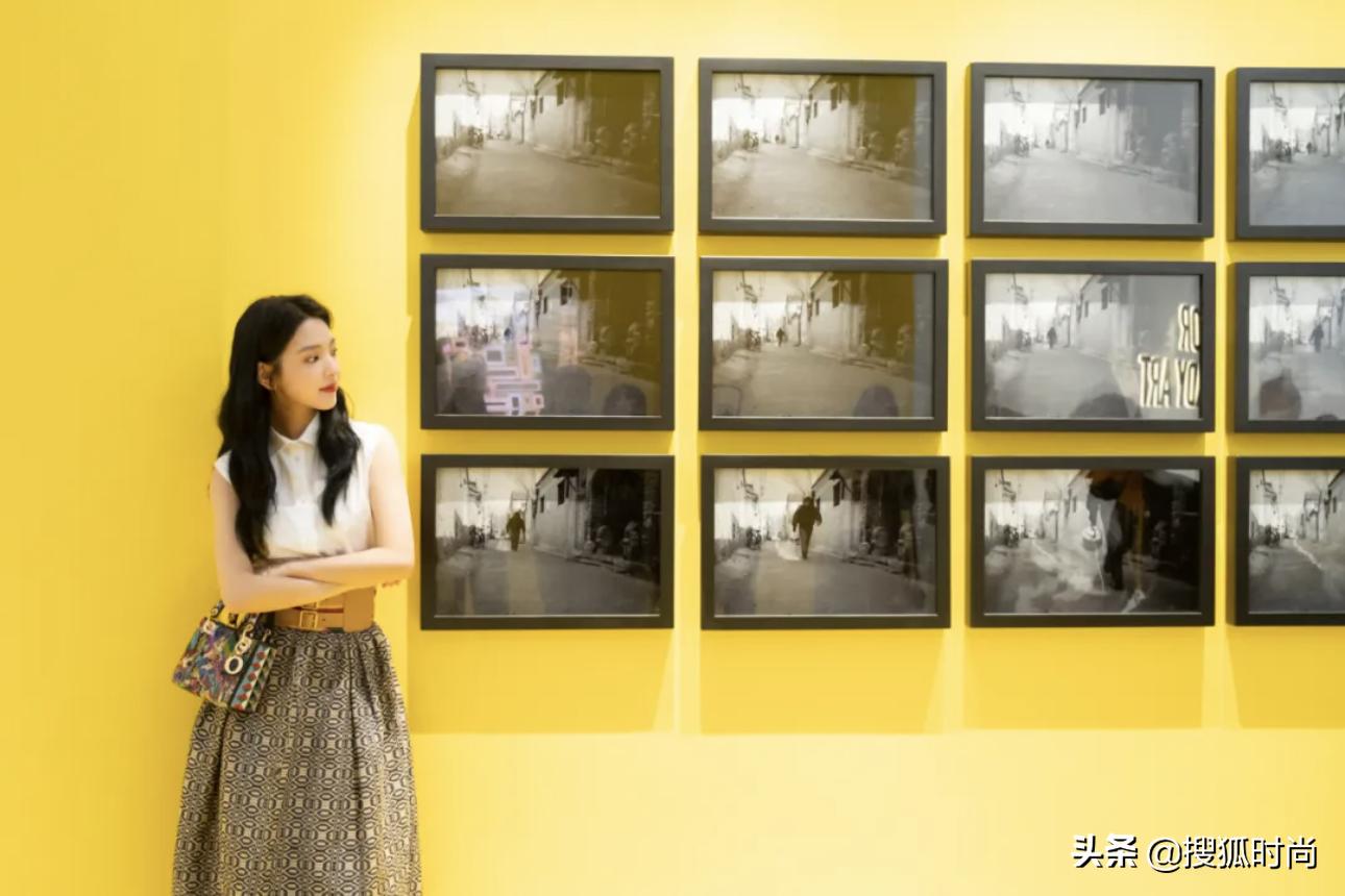 究竟是什么神仙合作款，让卢靖姗和章若楠不断为它打Call？