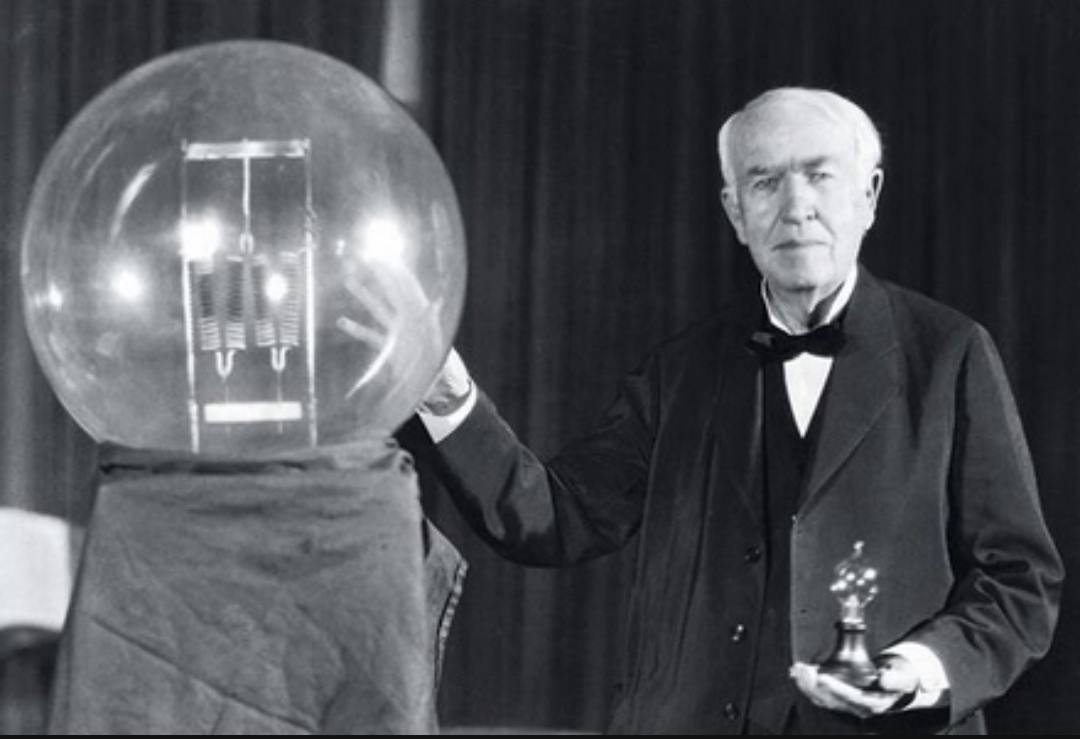 瓦特发明蒸汽机的故事讲解,蒸汽机的改良者是爱迪生还是瓦特