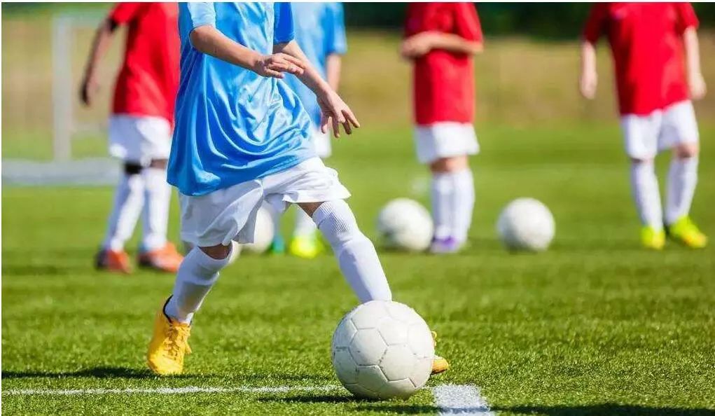 想踢球去哪踢啊,想踢球去哪里找朋友