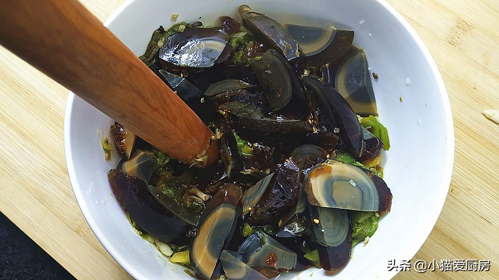 好吃又下饭的擂辣椒皮蛋测评,擂辣椒皮蛋超辣