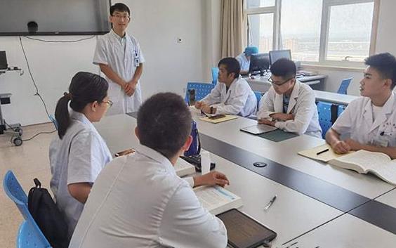 当年包分配的“定向医学生”，如今过得怎么样，过来人表示很后悔