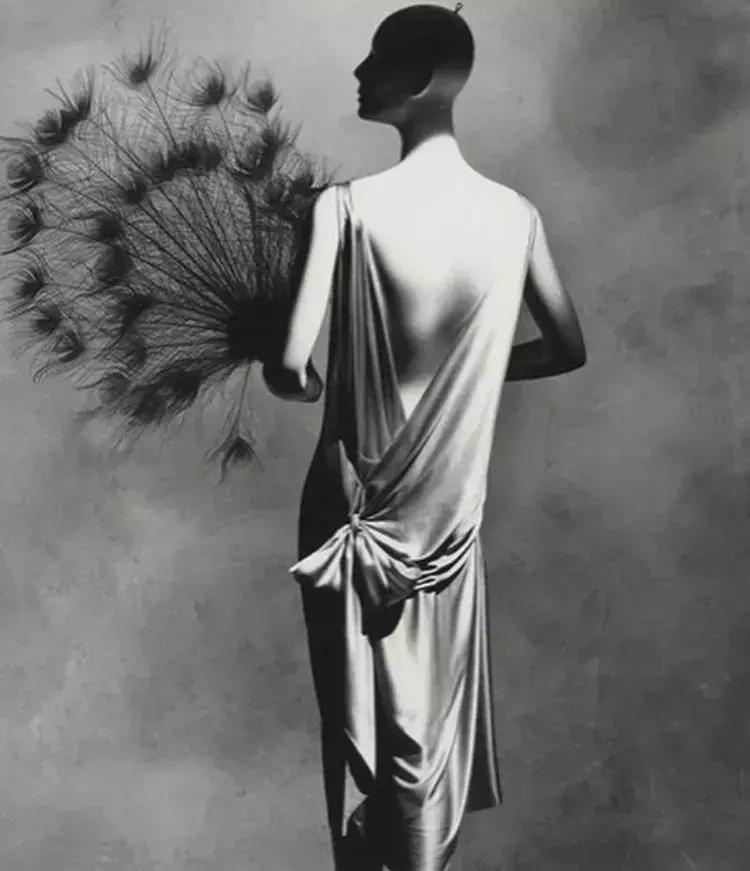 她守着时尚界一个大秘密,直到去世的20多年后才被世人知晓