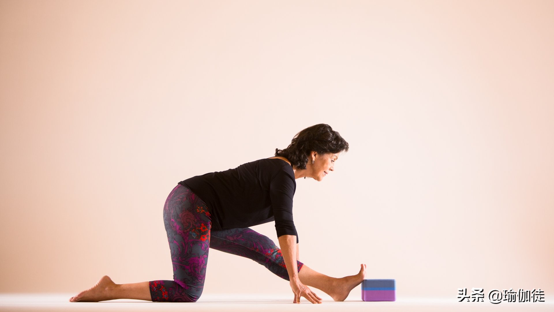 瑜伽小腿肌肉怎么放松,缓解腿部僵硬的瑜伽动作