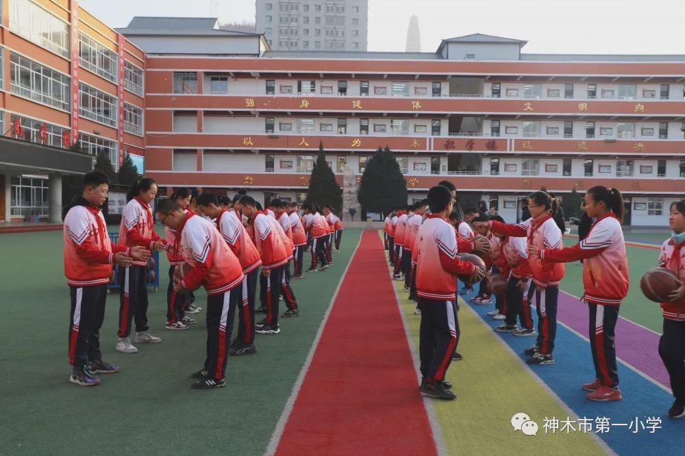 神木第一小学拔河比赛,小学体育优质课简报