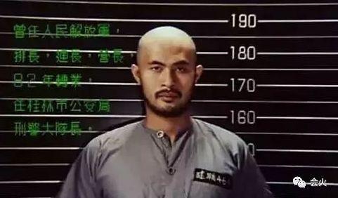 他外表凶狠，内心文艺，曾纵横各类电影，一幅画能卖几十万？