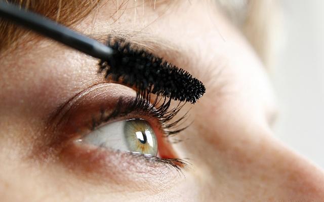 睫毛怎么刷更长不需要睫毛夹,如何快速有效简单让睫毛又多又长