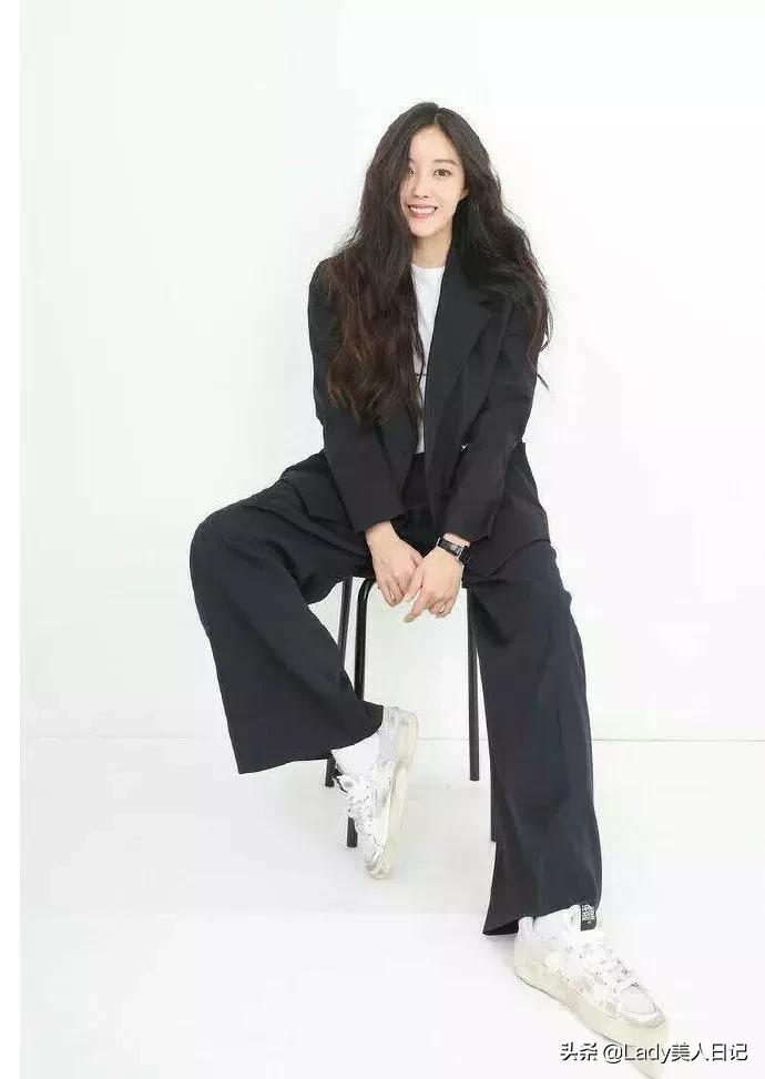 朴孝敏黑色连衣裙最新写真,朴孝敏美颜照片