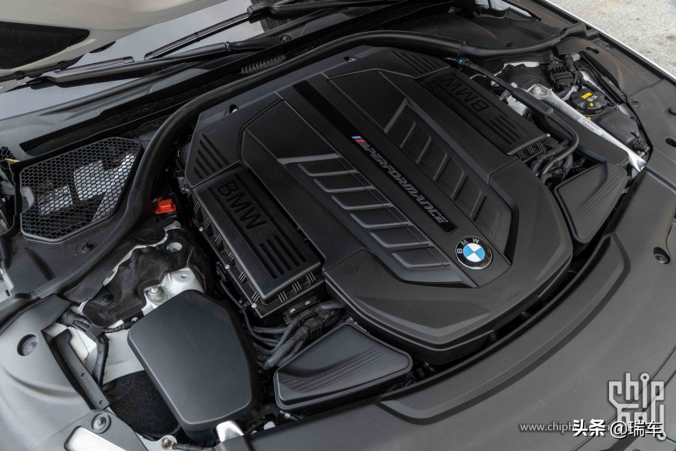 新款宝马m760liv12曜影特别版,宝马的v12