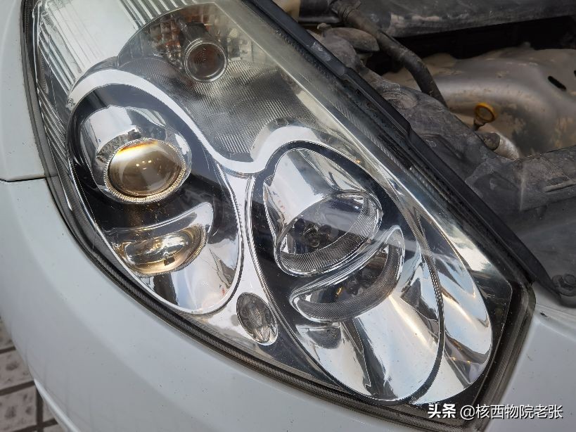 自己动手换灯泡视频,自己动手换近光灯泡