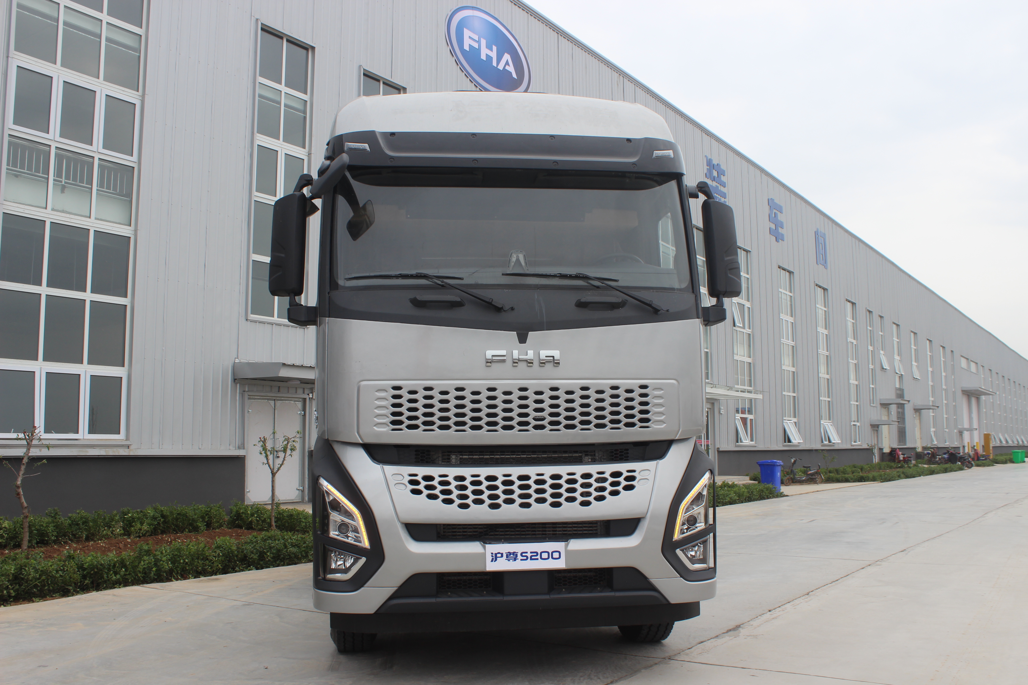 沪尊s200车,一汽凌源沪尊s200