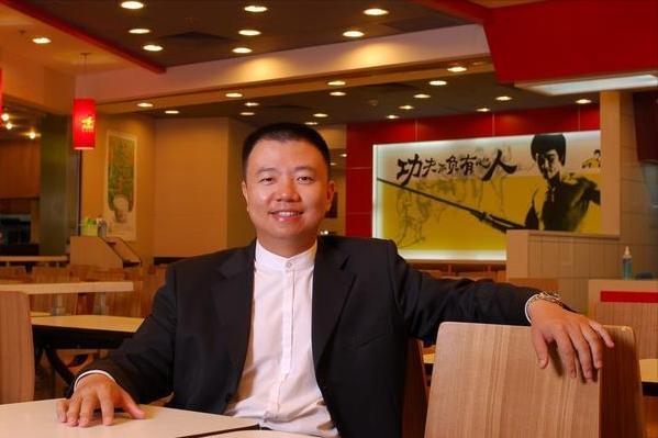 中国快餐豪门没落史：夫妻反目，母女成仇，出轨上位，锒铛入狱