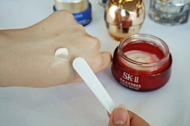 保湿面霜换季混干,换季保湿推荐用什么面霜