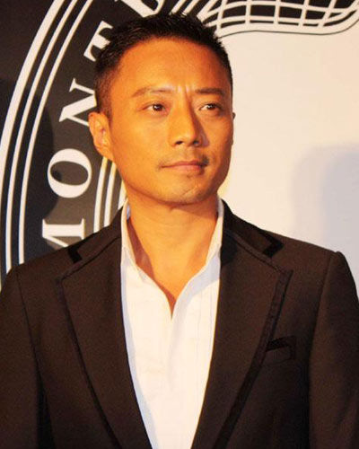 留了胡子反而更帅的男星,刮掉胡子帅到爆的男星