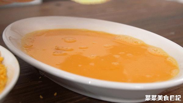 一口就爆浆好吃的停不下来,一口下去爆浆满满好吃到怀疑人生