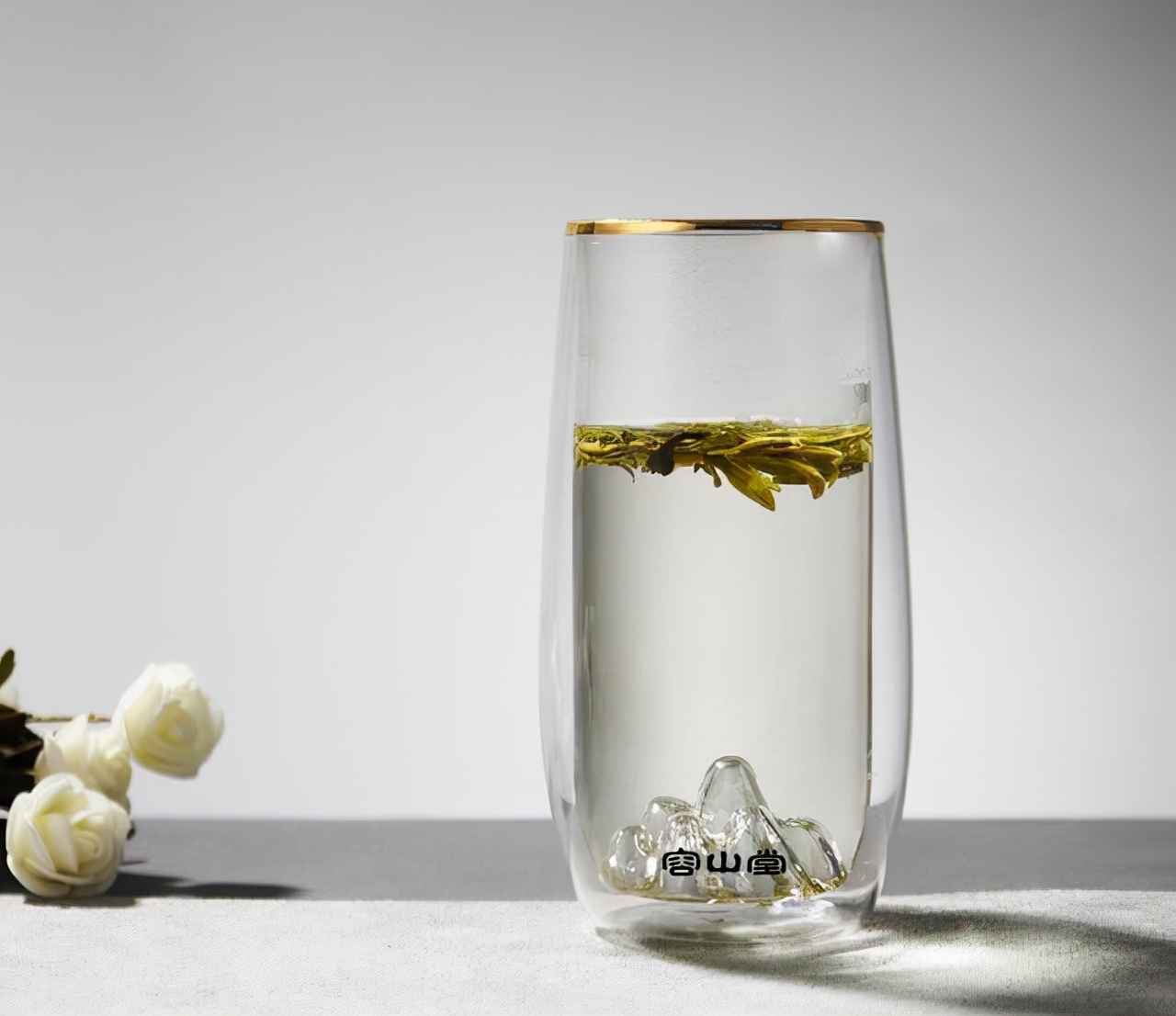 绿茶冲泡方法先放茶还是先倒水,泡绿茶时先放茶叶还是先放水