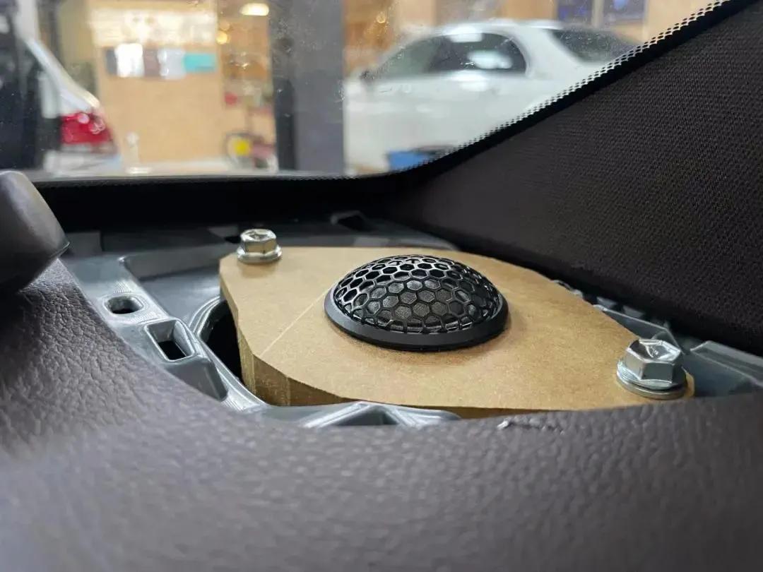 雷克萨斯es300h原车喇叭,雷克萨斯es300h喇叭的位置