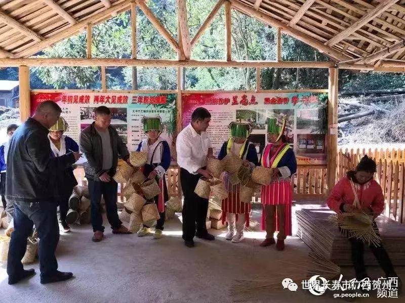 瑶族姑娘走出大山,来自广西桂林的瑶族姑娘