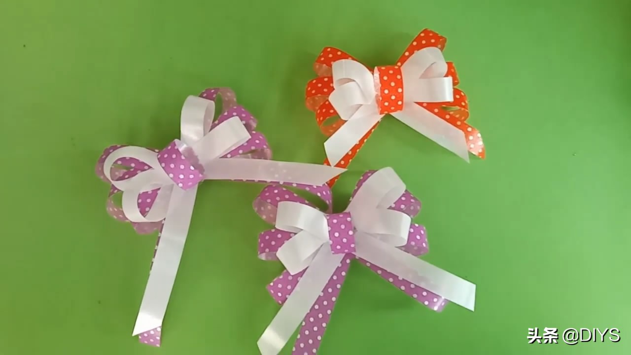 塑料彩带蝴蝶结的打法图文,多根彩带蝴蝶结的打法