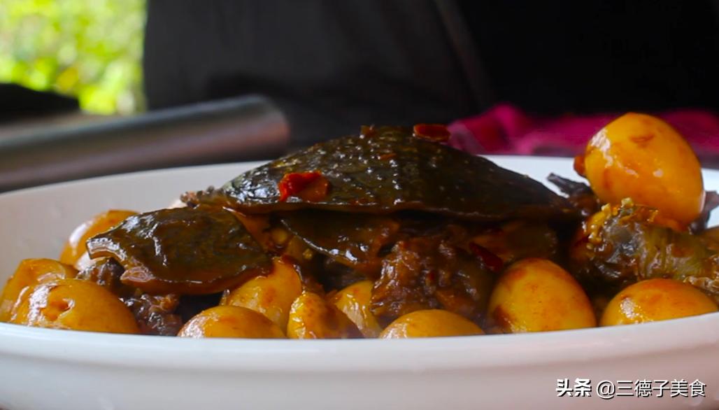 甲鱼炖鹌鹑蛋吃了有什么好处,红烧甲鱼炖鹌鹑蛋的家常做法