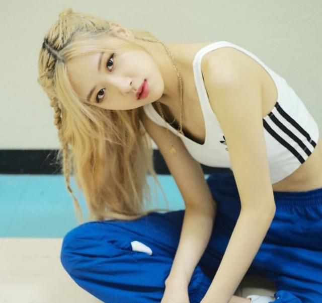 blackpink女团春季穿衣搭配,blackpink女团宽松穿搭