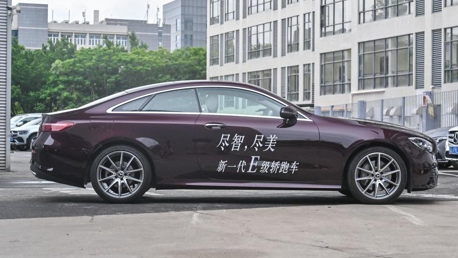 大气的造型新款奔驰e级实车,奔驰e级双门敞篷轿跑配置与售价