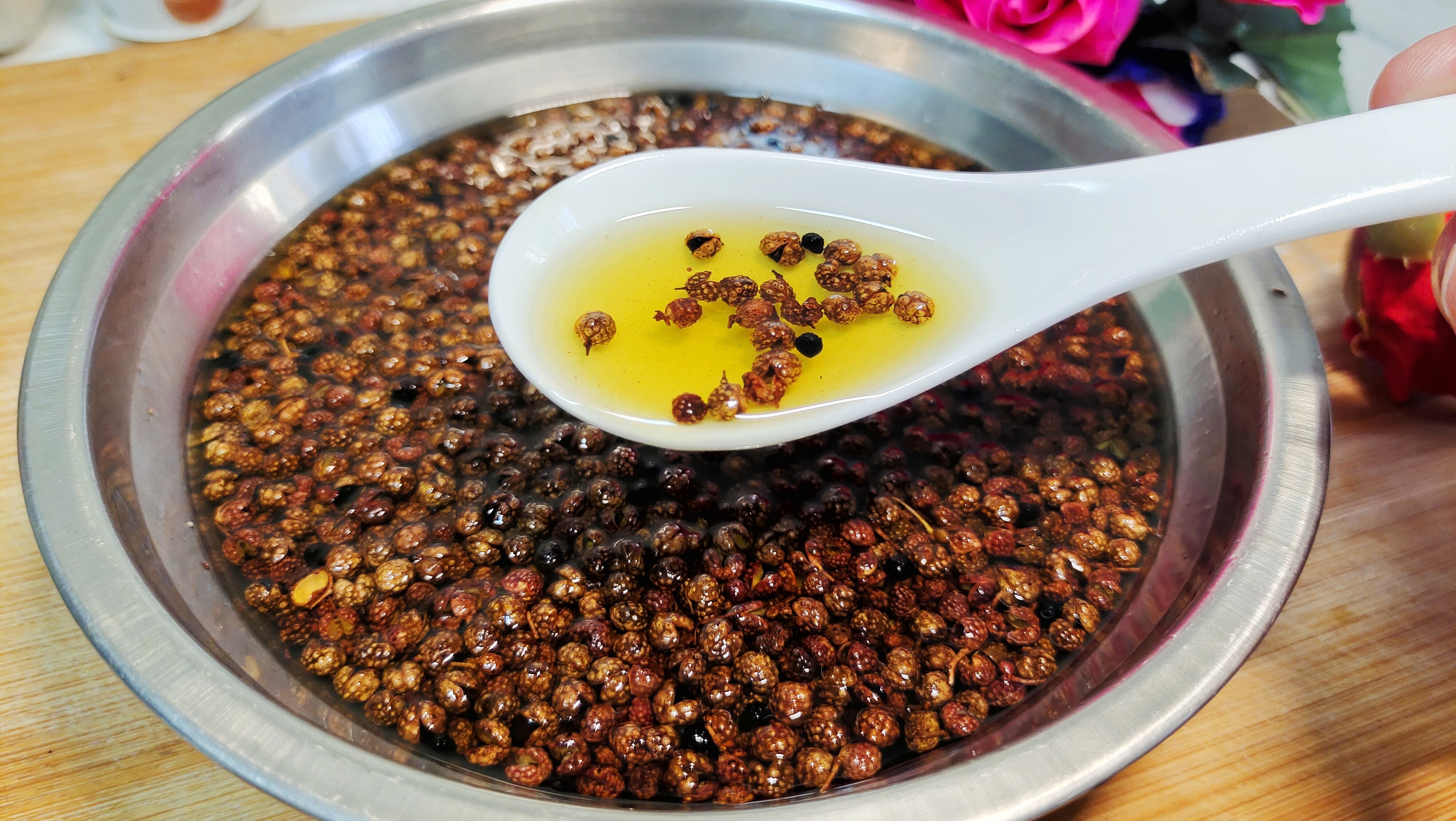 大厨教你制作青花椒油,大厨教你花椒酱的制作方法