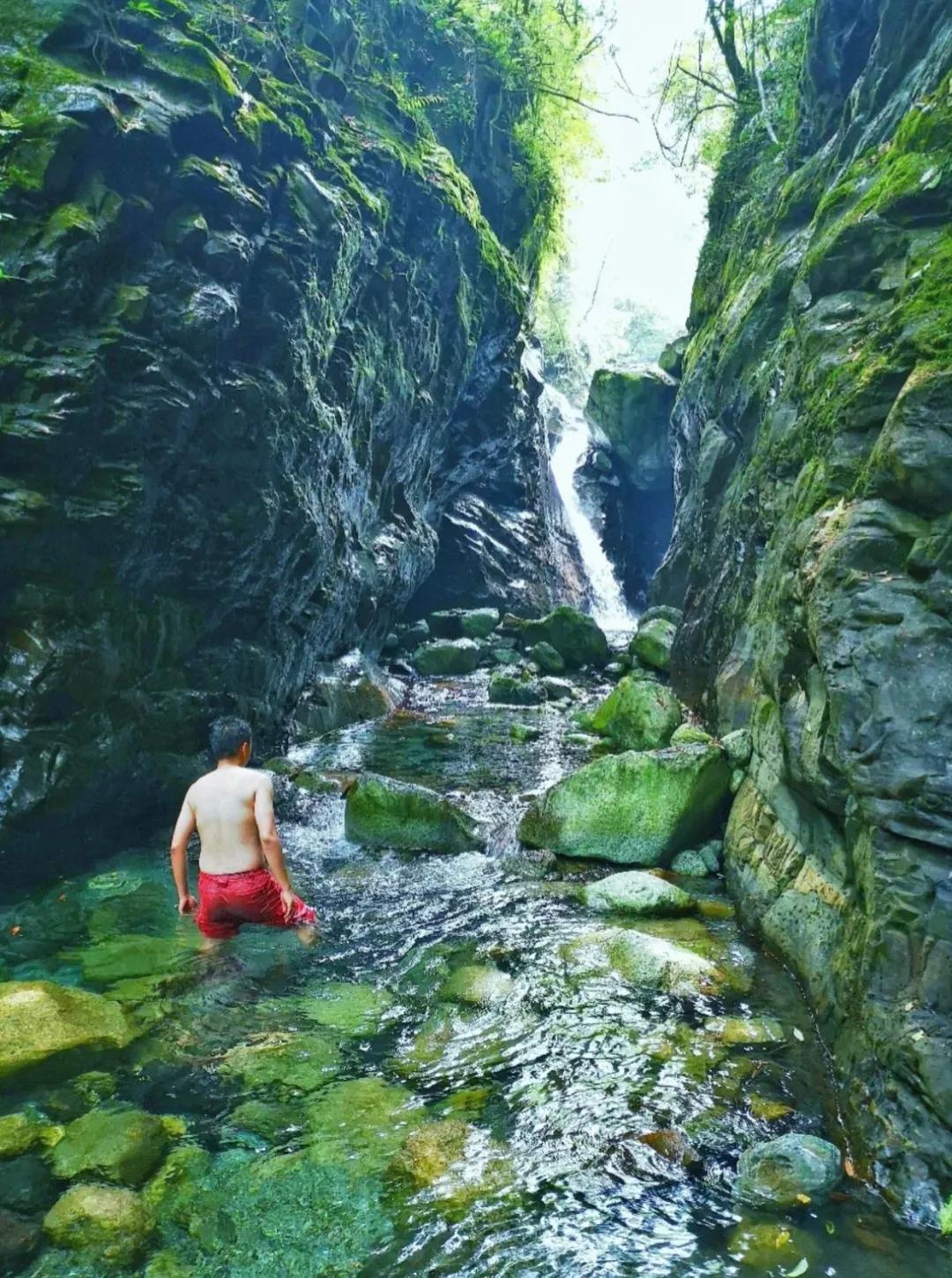 成都周边凉快又可以耍水的地方,成都周边哪有耍水的地方