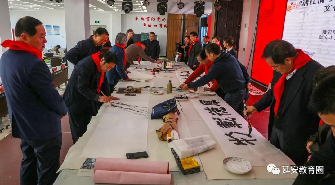 一群上海和延安的书画名家，今天走进了延安一所民办小学！