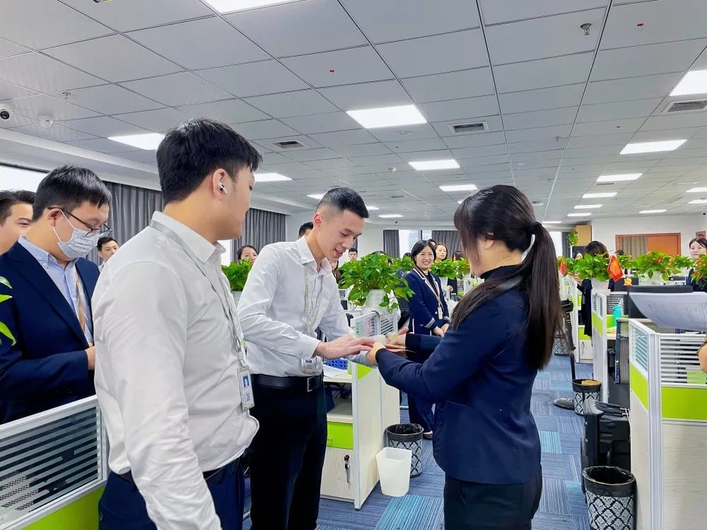 共担超越，励志笃行——易金融11月月度大会