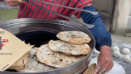 烧饼网红小摊,安徽歙县网红烧饼