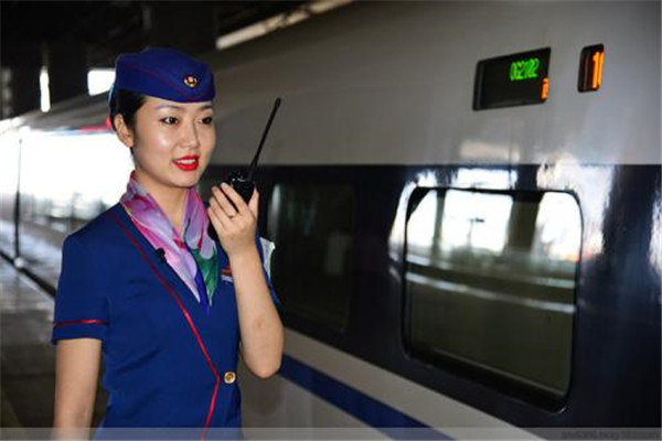 户外徒步对讲机使用,户外旅游神器对讲机