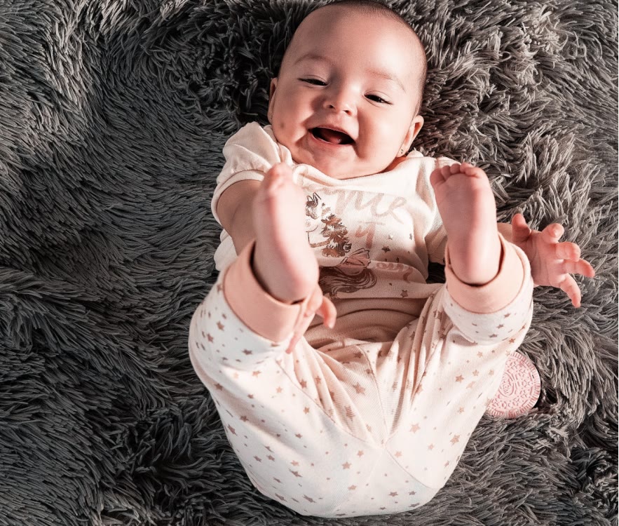 宝宝老是放屁嘴巴吐气,宝宝一直有使劲放屁的动作