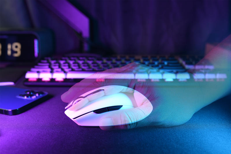 颜值高、还能打、抓着还舒服-雷蛇八岐大蛇V2游戏鼠标