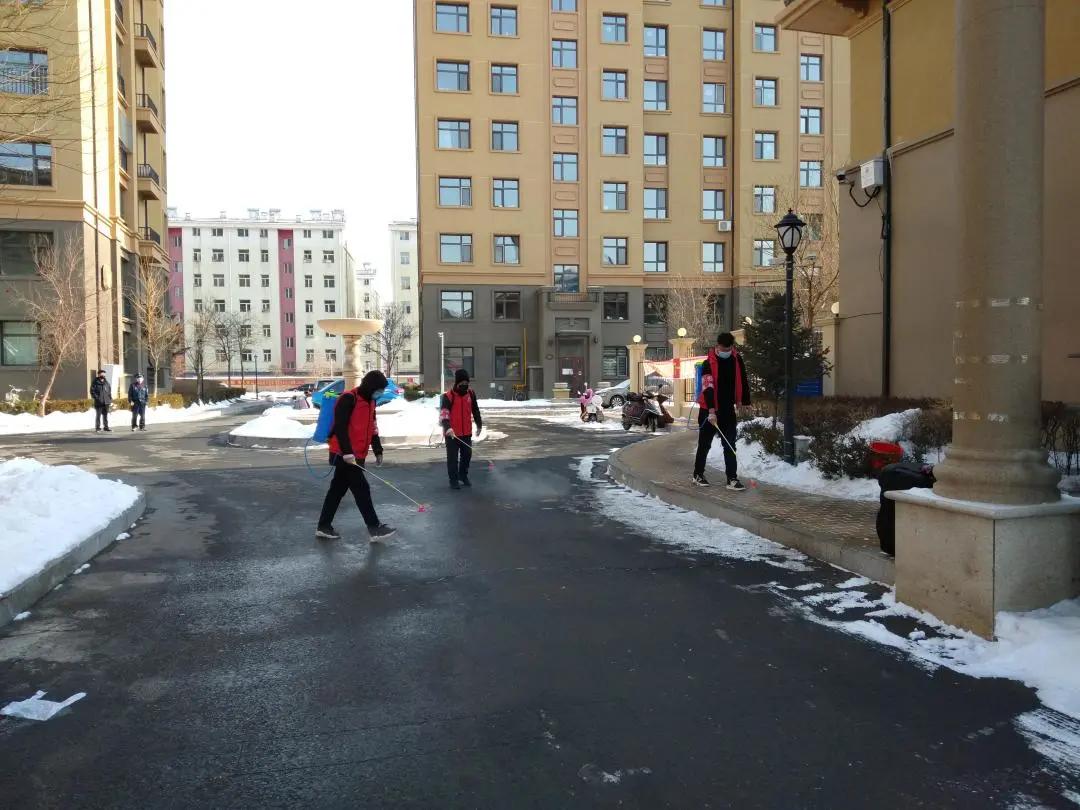 赤峰市林西县城南街道复工防疫两不误的志愿者