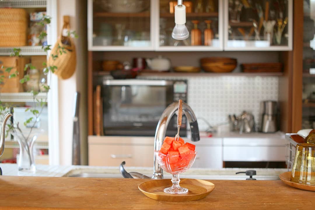 顶层带20平米左右的阁楼房子,有阁楼的挑高房子