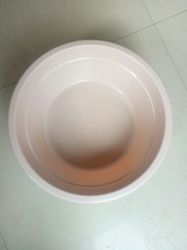 地面潮湿,让地板快速干,您只要拖地的时候加一物,既干净又干爽